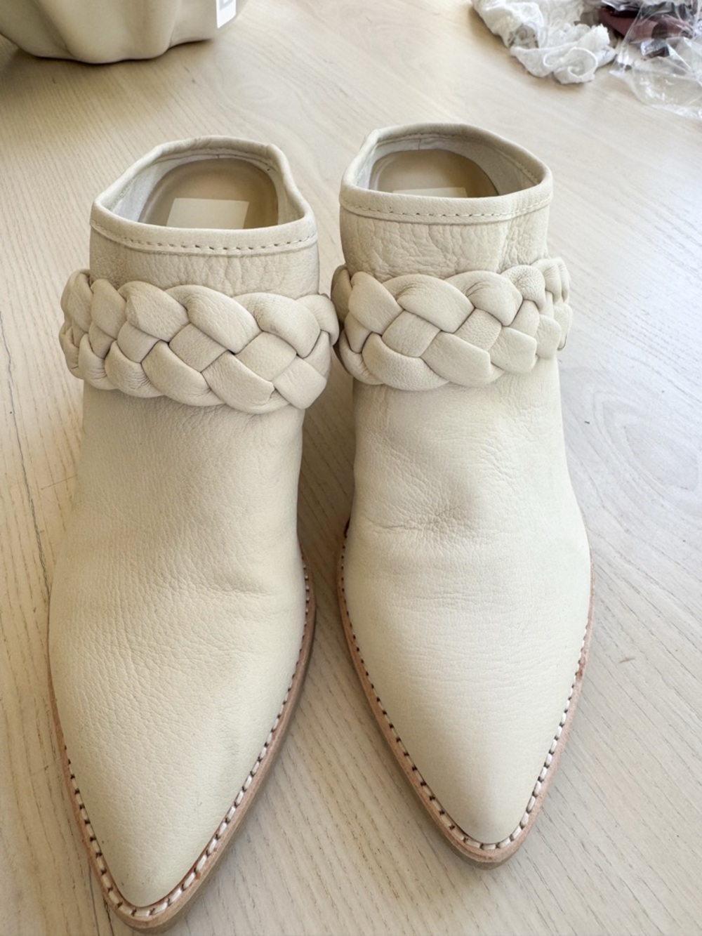 NWOT Dolce Vita braided  Strap Pointed-Toe Women’s Slip-On Mules in Cream
